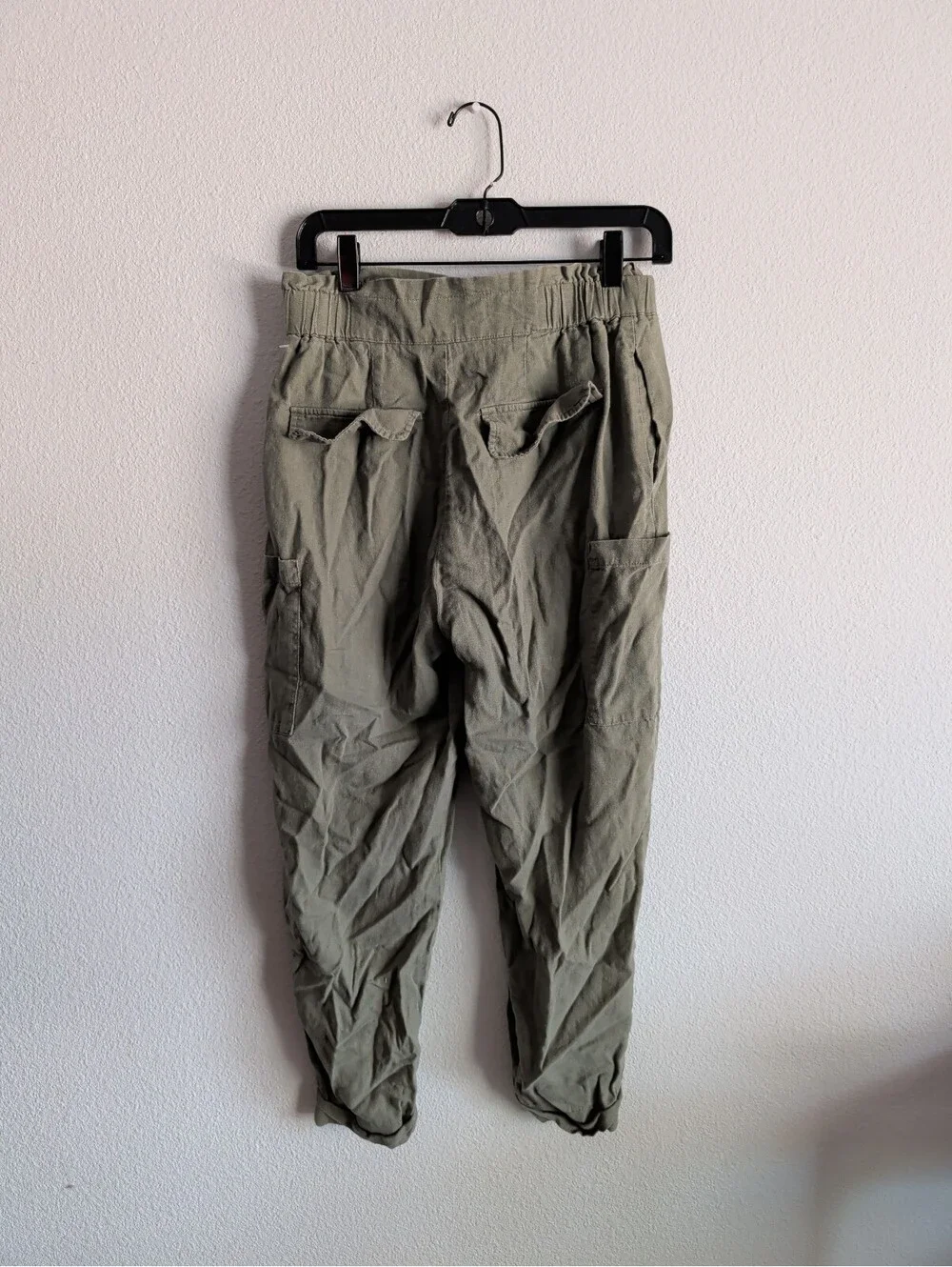 Zara green cargo pants with side pockets.